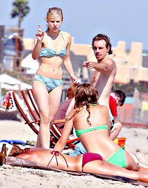 Spying sexy bikini of Kristen Bell